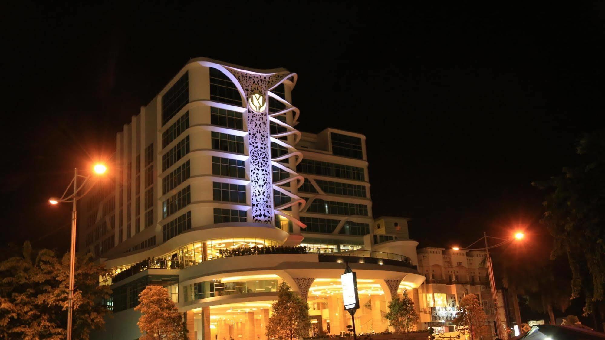 Golden Tulip Galaxy Hotel Banjarmasin Banjarmasin  Exterior photo